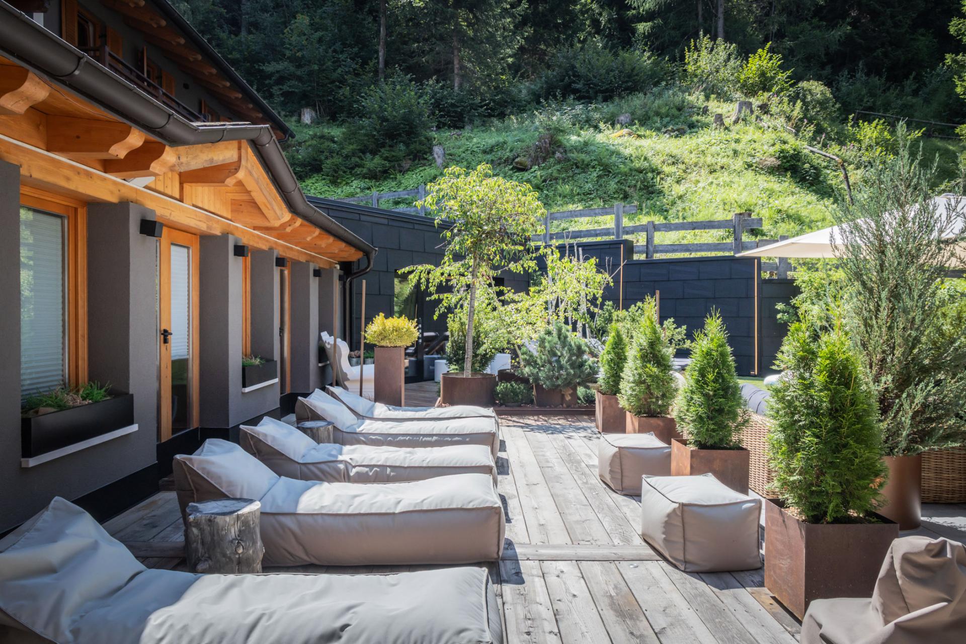 ARIA garden relax